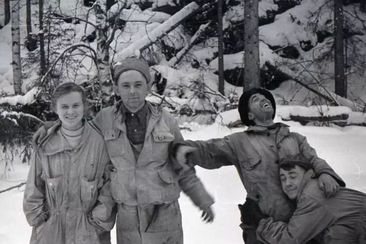 真实事件改编：1959年，九名前苏联登山者离奇死亡，真相至今无解