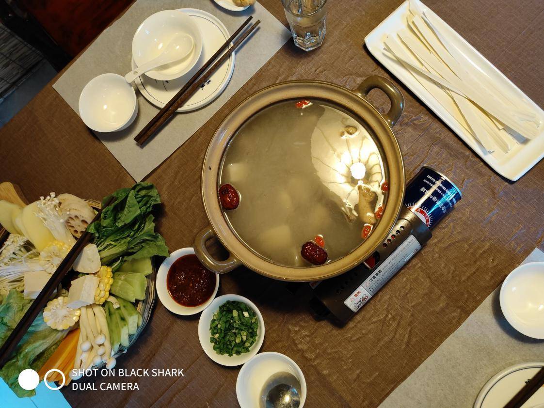 这可能是看电影最爽的手机。是鲨鱼游戏的手机2深度的体验。