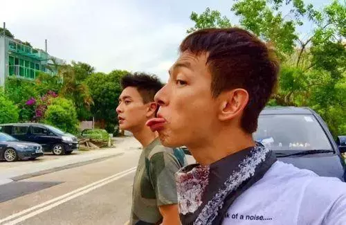 梁烈唯与老婆庆祝相爱17年,他是TVB万年配角,曾为妻到餐厅打工