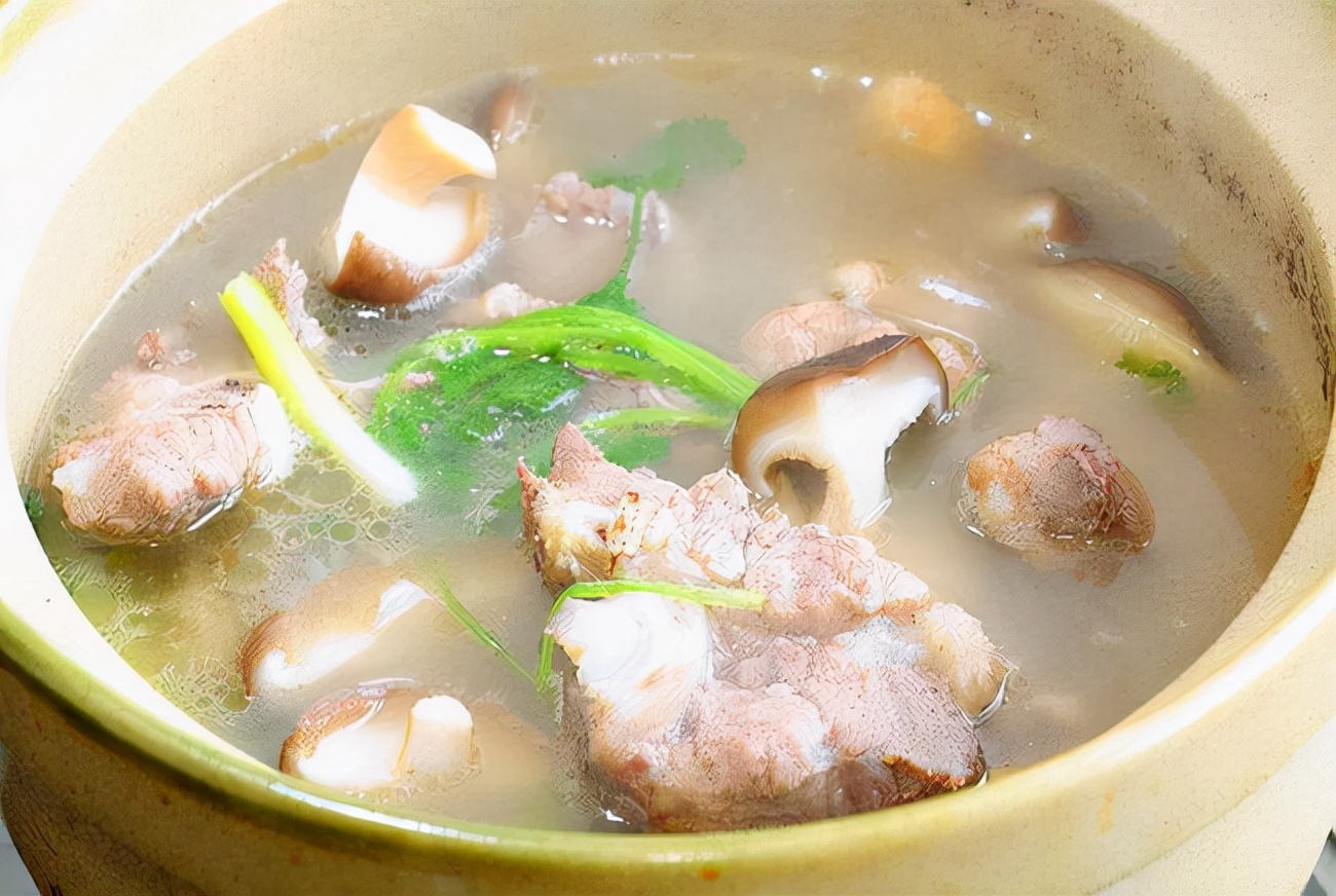 孕期吃肉是有营养,但只吃肉并不是补营养的最佳方法