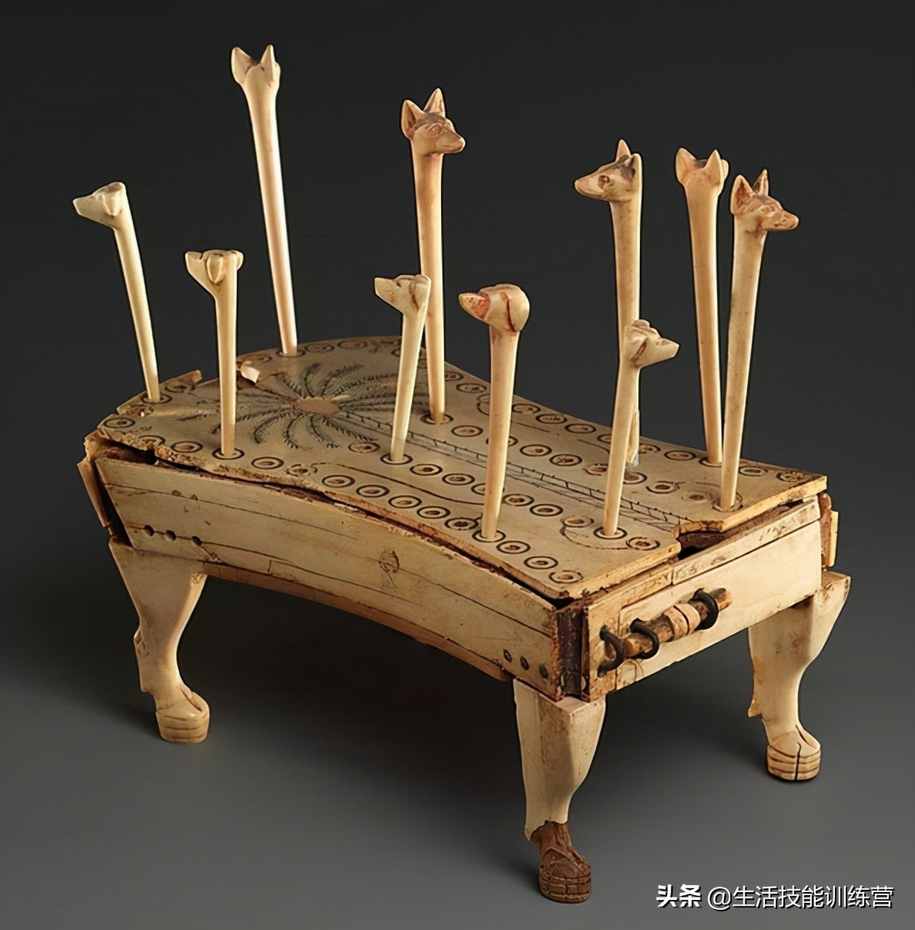 30件看上去像现代制作的文物