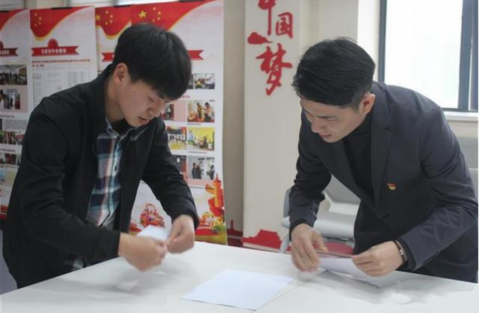 大学“随机”点名的方式走红，方式新颖效果明显，课堂气氛更活跃