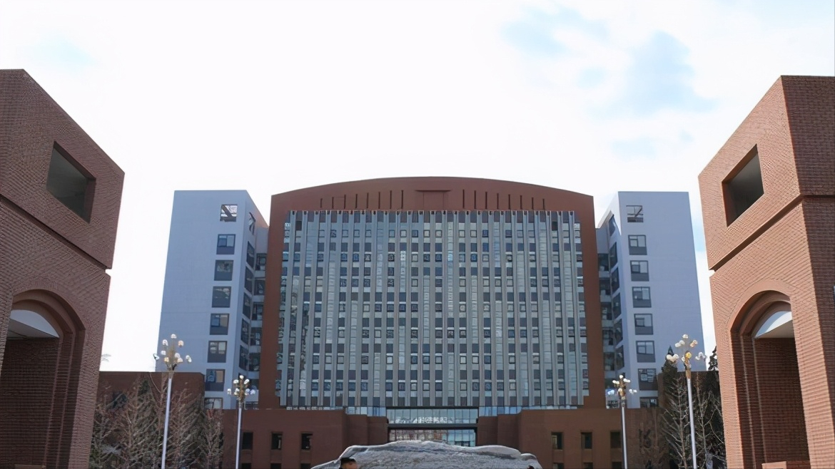 师范类高校分档排名：第一档仅有两所，南京师范大学位于第三档