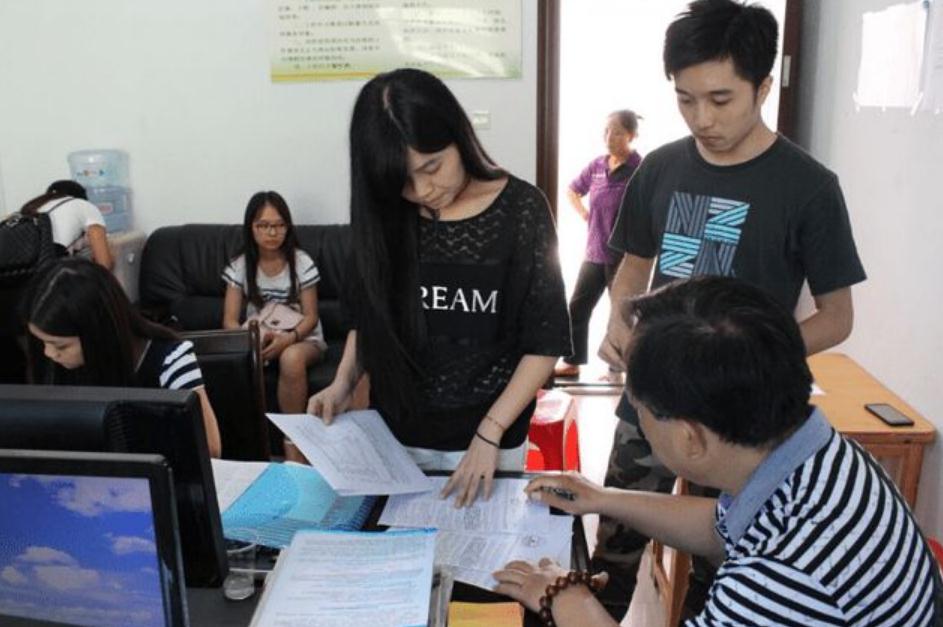 高考录取结果查询，一直显示“院校在阅”，考生有机会被录取吗？