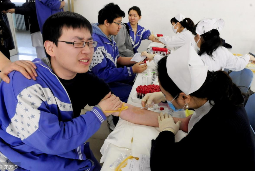 高考体检要“脱光光”？学生的无知闹出乌龙，有人吓成表情包