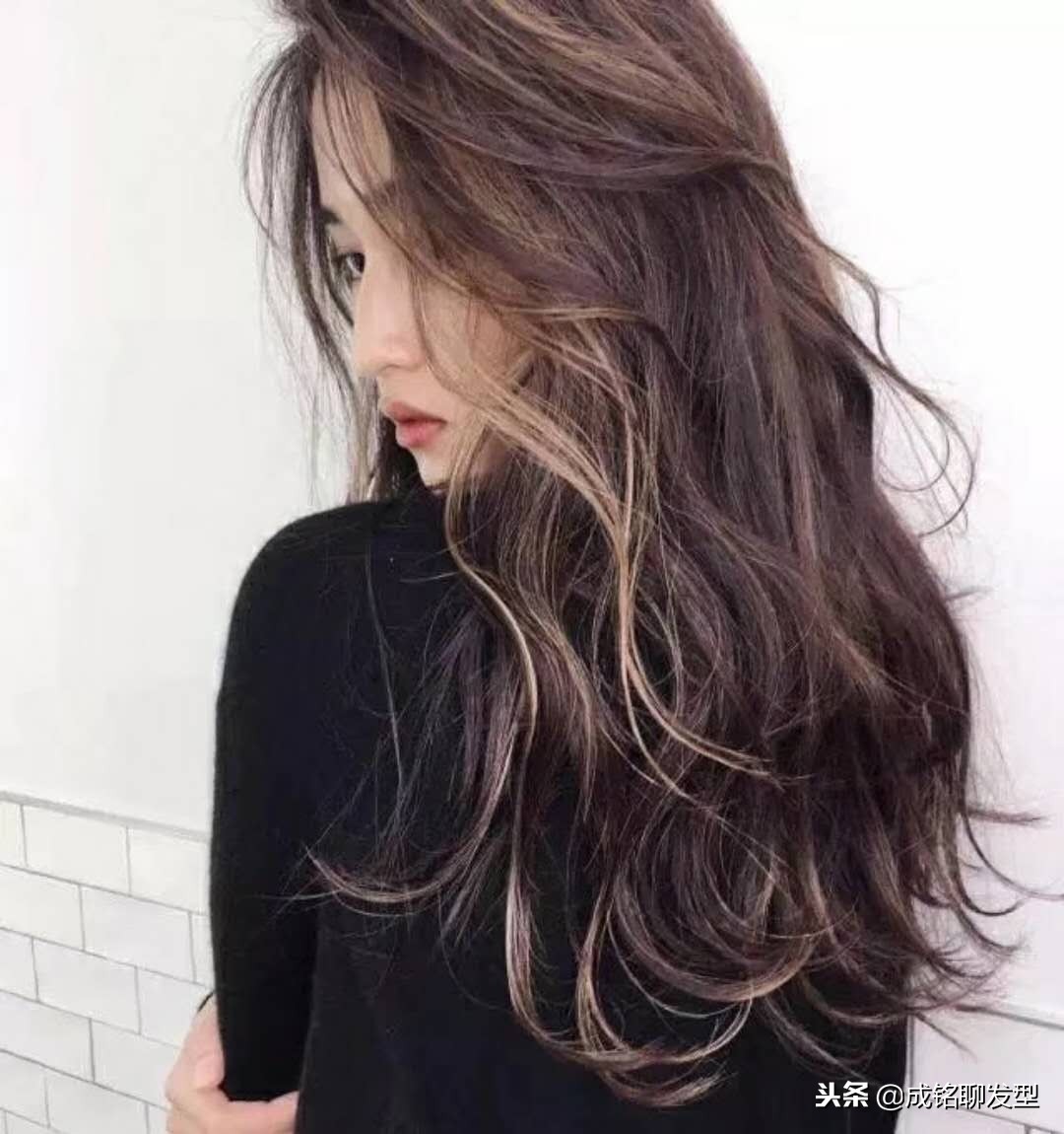 漂亮的长卷发冲动拉直,现在后悔可以改发型啊!