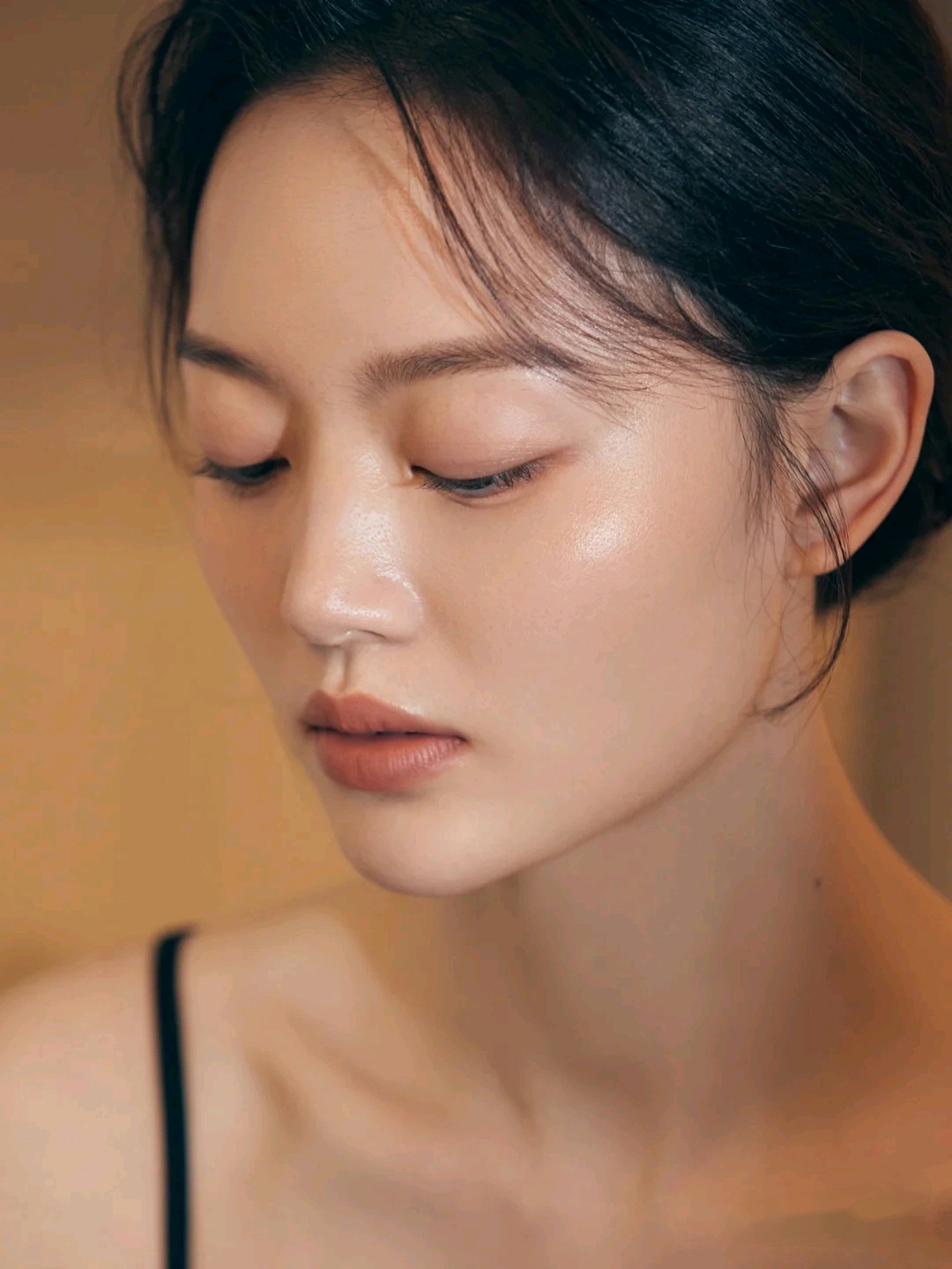 不同年龄用不同眼霜：AHC适合年轻肌肤，兰蔻适合熟龄肌肤，你呢