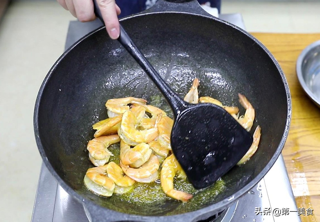 想吃虾不用再去饭店了，教你5种做法，简单易学，天天换着做