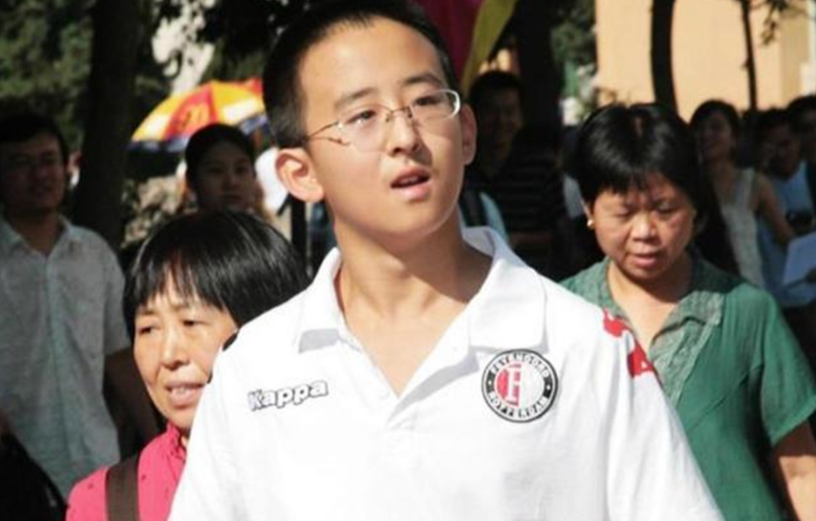10岁上大学的张炘炀，曾狂言没钱人一定没素质，今已褪下神童光环