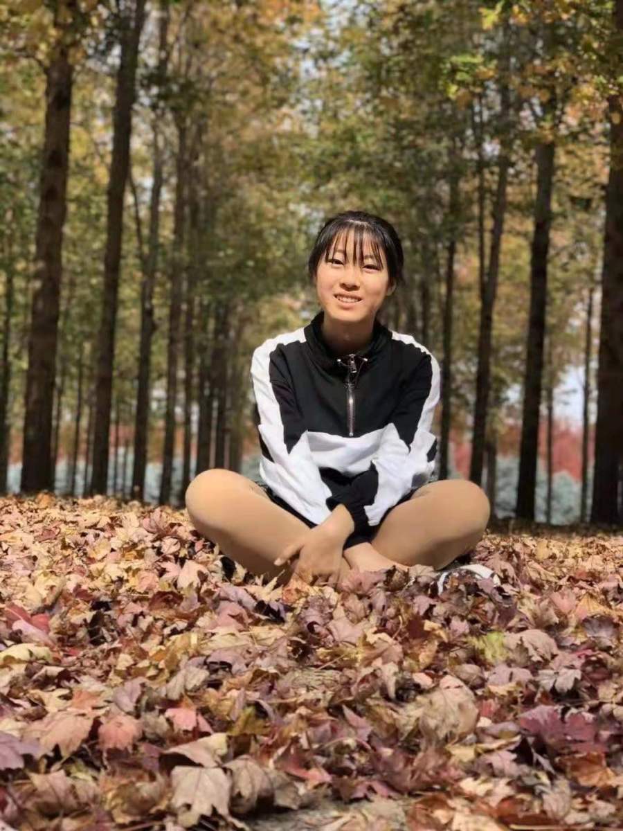 681分！即墨一中侯雅雯成逆袭学霸；淡定！先学吉他，再想北大