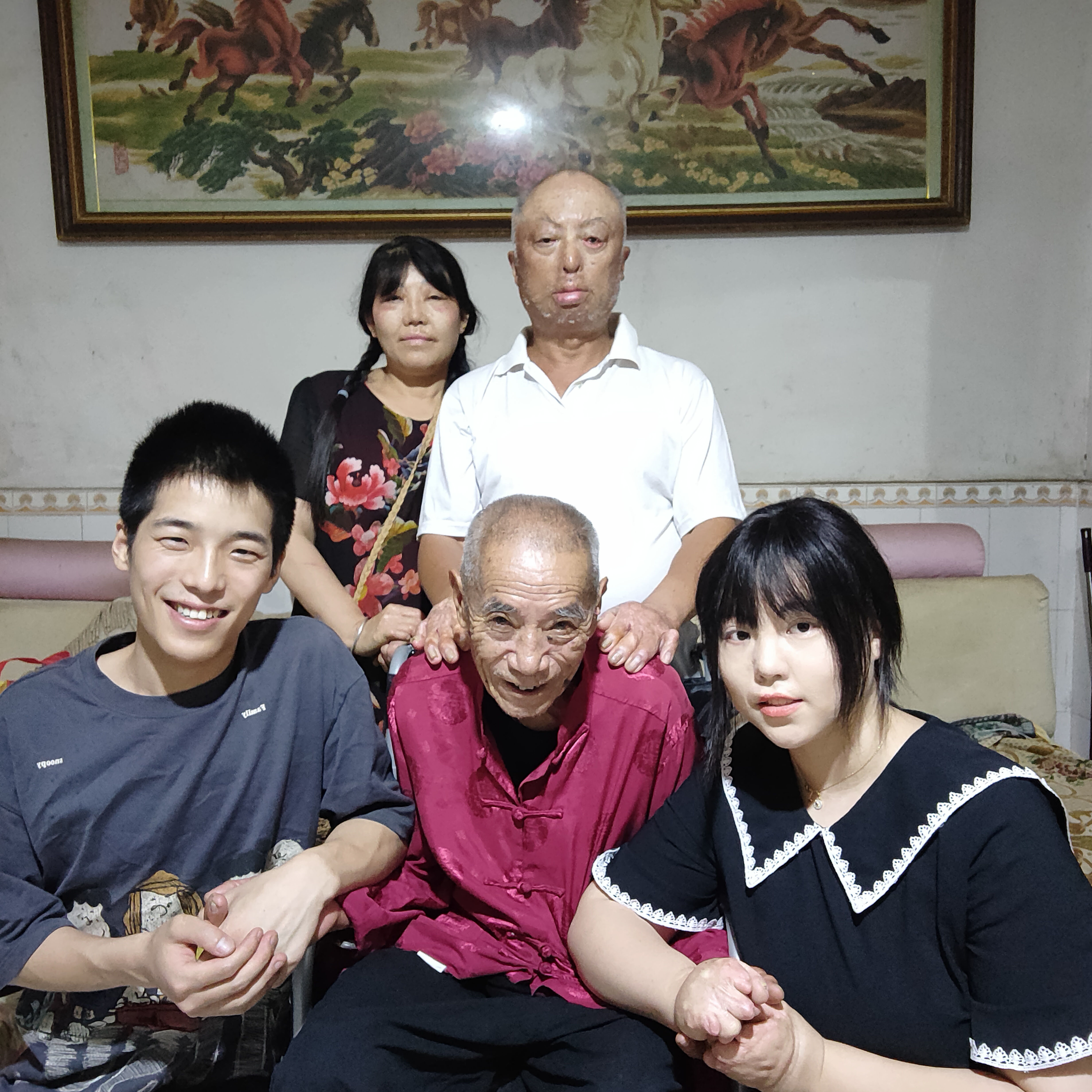 残疾、伤疤、贫困、辍学、年入百万……一个95后女孩的自强之路