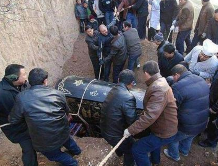 死人下葬忌生肖 人死了下葬的时候下雪好不好 - 时代开运网