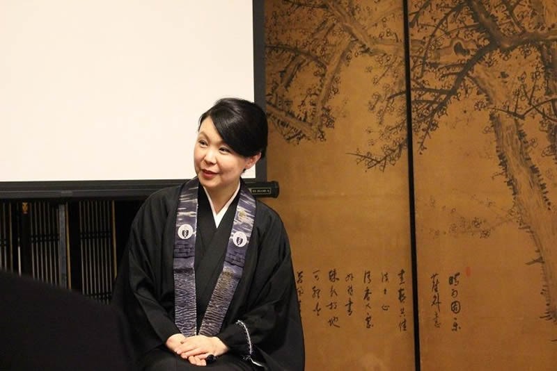 日本寺庙女住持：被迫相亲35次，逃往美国生活9年，归来已成僧侣