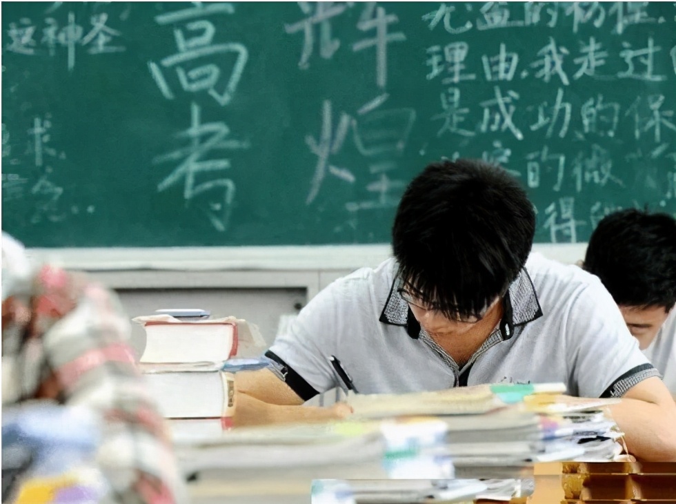2022高考新规定，这4类学生将无法参加高考，学习成绩再好也白费