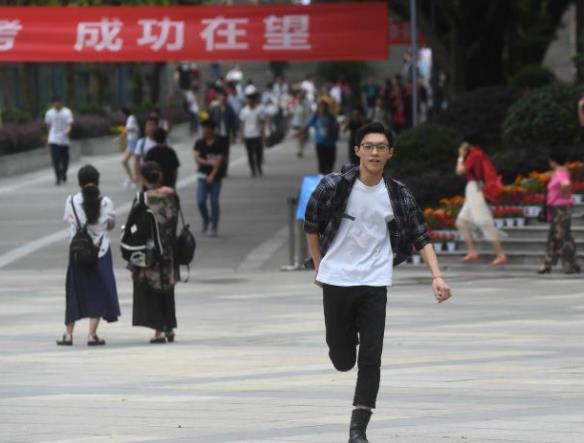 “00后”考生个个赛过段子手，神回复逗笑众人，网友：报名德云社