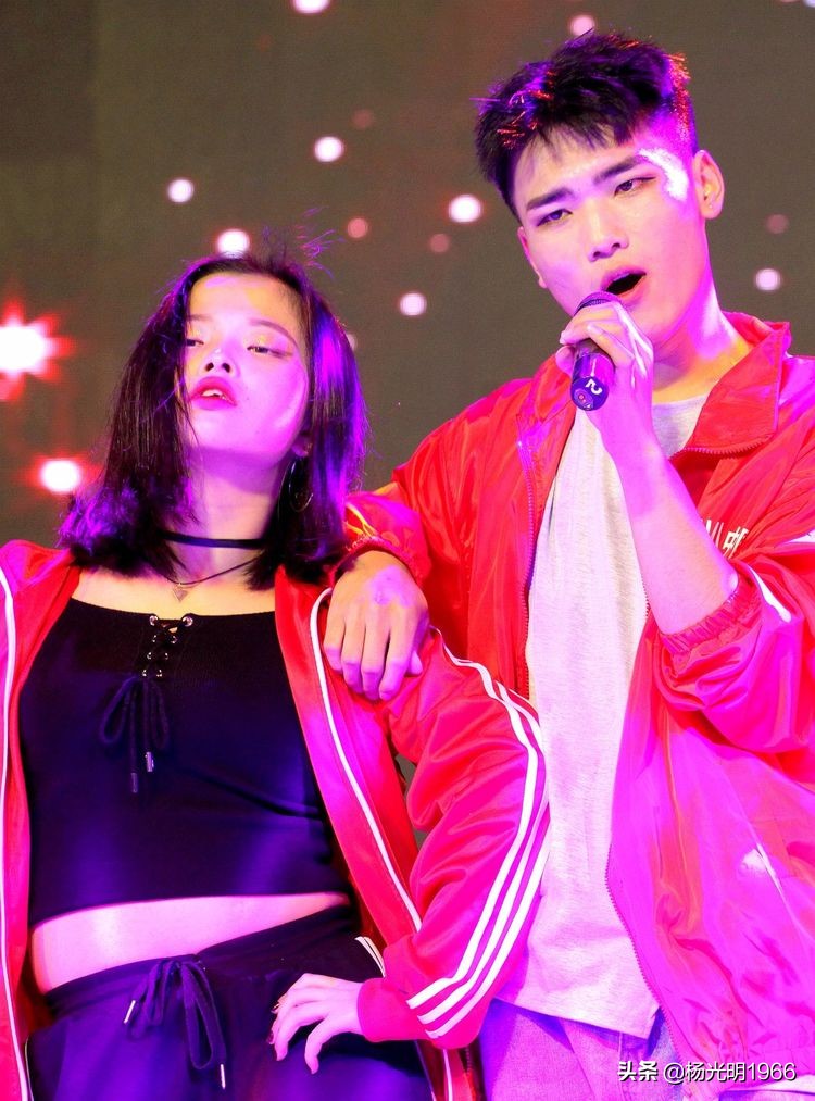 施秉一中：唱响青春   舞动人生