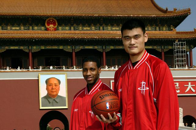 为什么有nba中国赛(NBA中国赛的发展史，与中国篮球的那些不解情缘)