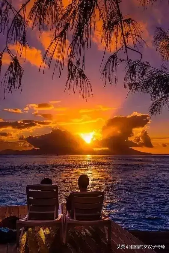 夕阳西下时分，心中涌起淡淡忧伤与不舍，美好时光总是短暂，愿这份温暖记忆永远珍藏在心底。