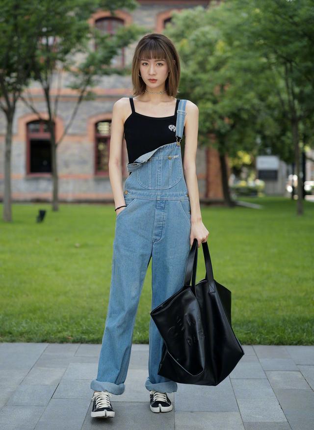 女人应常备这“3件上衣”，夏天百搭又时髦，搭裙子、裤子都好看