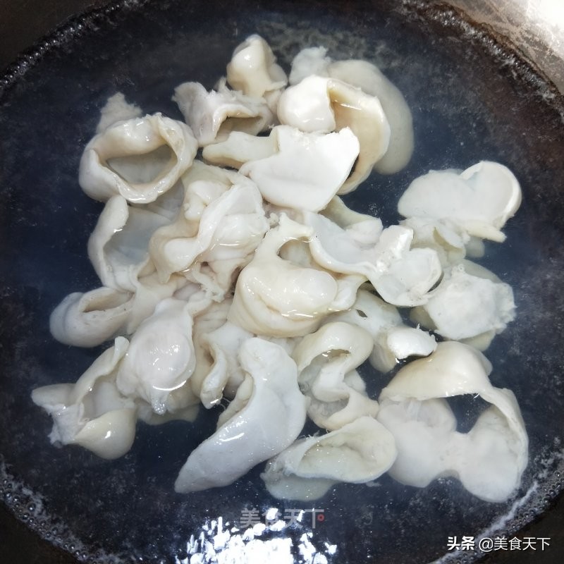 酸溜溜的味道，酸爽可口，开胃下饭，还帮油腻腻的肠胃减减负