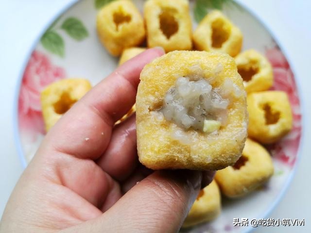 豆腐泡这样吃，不煎不炸、上锅一蒸10分钟出锅，荤素搭配真美味
