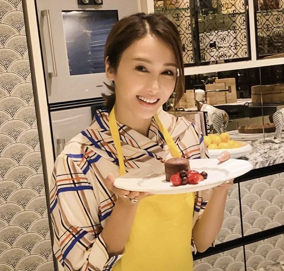 50岁女神黎姿身家暴涨近3.2亿,公司股价4天飙升9成--信租财经