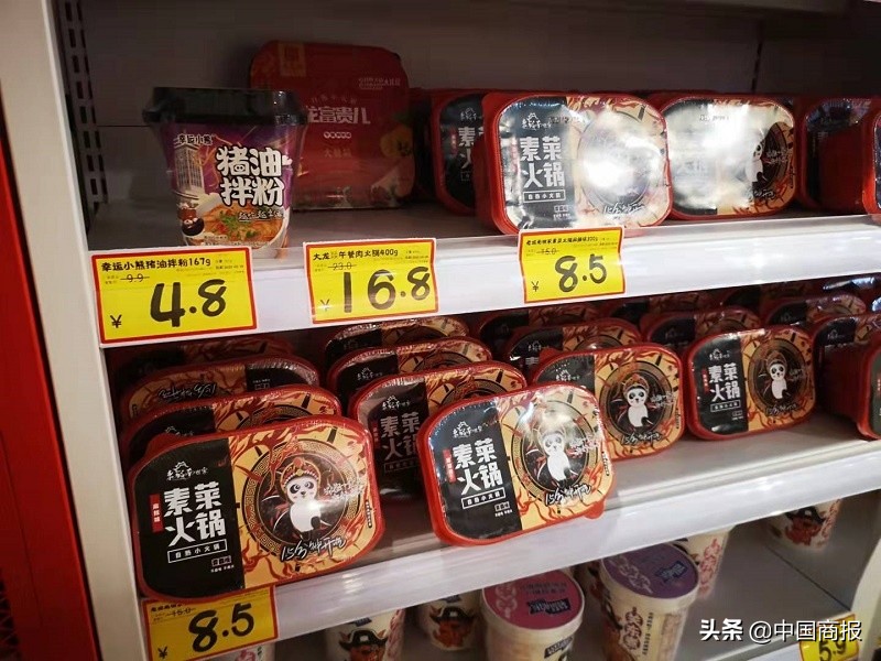 记者实探好特卖和嗨特购门店：1折特卖背后大有文章