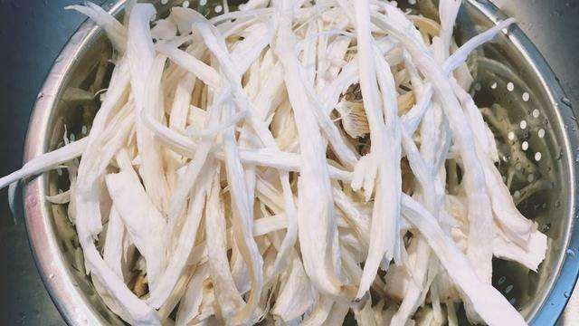 简单几步，做出比肉好吃的干煸杏鲍菇