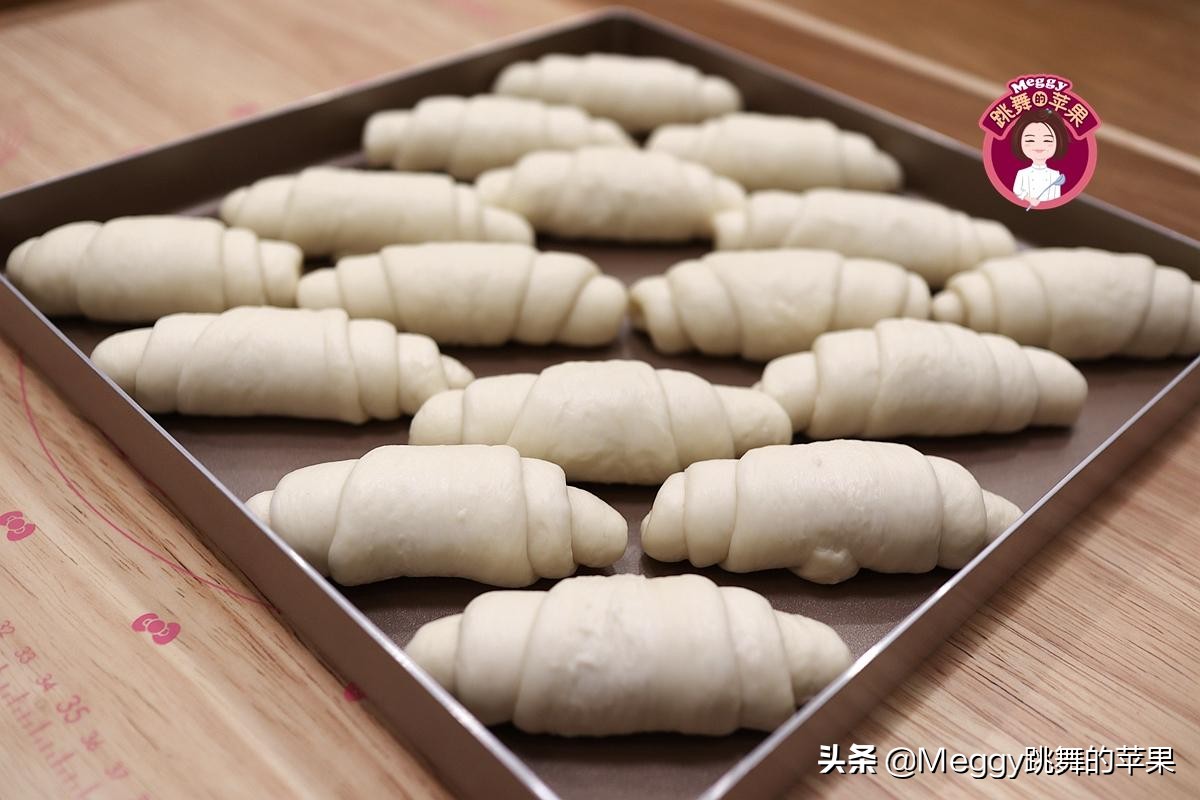 终于找到面包柔软拉丝的好方法，放3天都不硬，再也不怕挨饿了