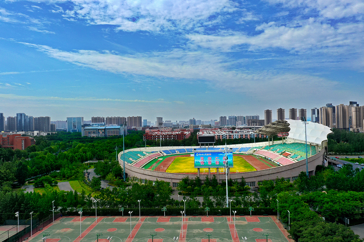 本科招生过万的超级大学，郑州大学本地录取达63%，台湾录取143人