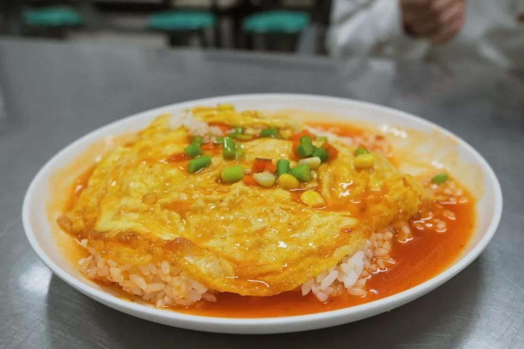 坐拥亚洲最大的连体教学楼，网红美食吃不完，西安这高校火了！