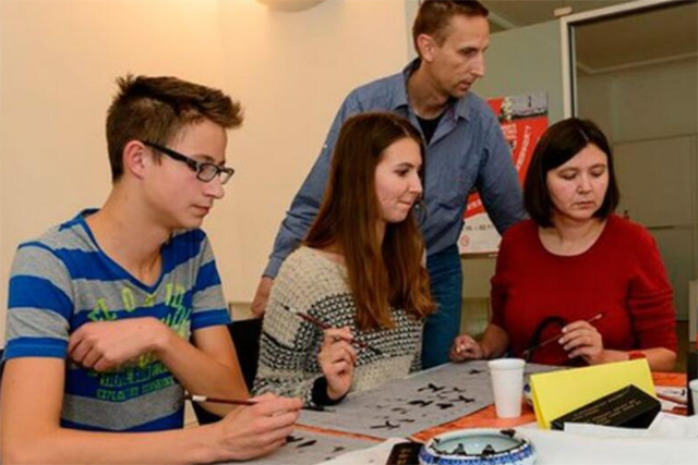 国外孔子学院的神坛跌落，孔子学院到底做错了什么事？