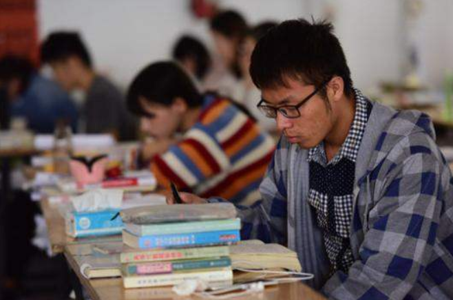 “双一流”缩减对非全日制研究生招生，呈下降趋势，有的超10％