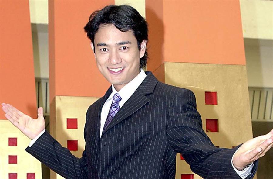 台湾渣男陈俊生:37岁女友因他跳楼身亡,灵堂悼念时被连打三巴掌