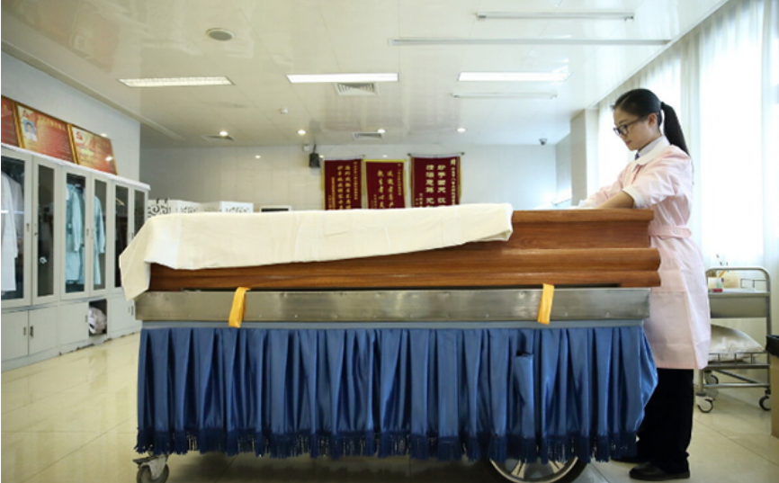 90后美女入殓师李淑萍：从不主动和人握手，一天只能缝合一具遗体