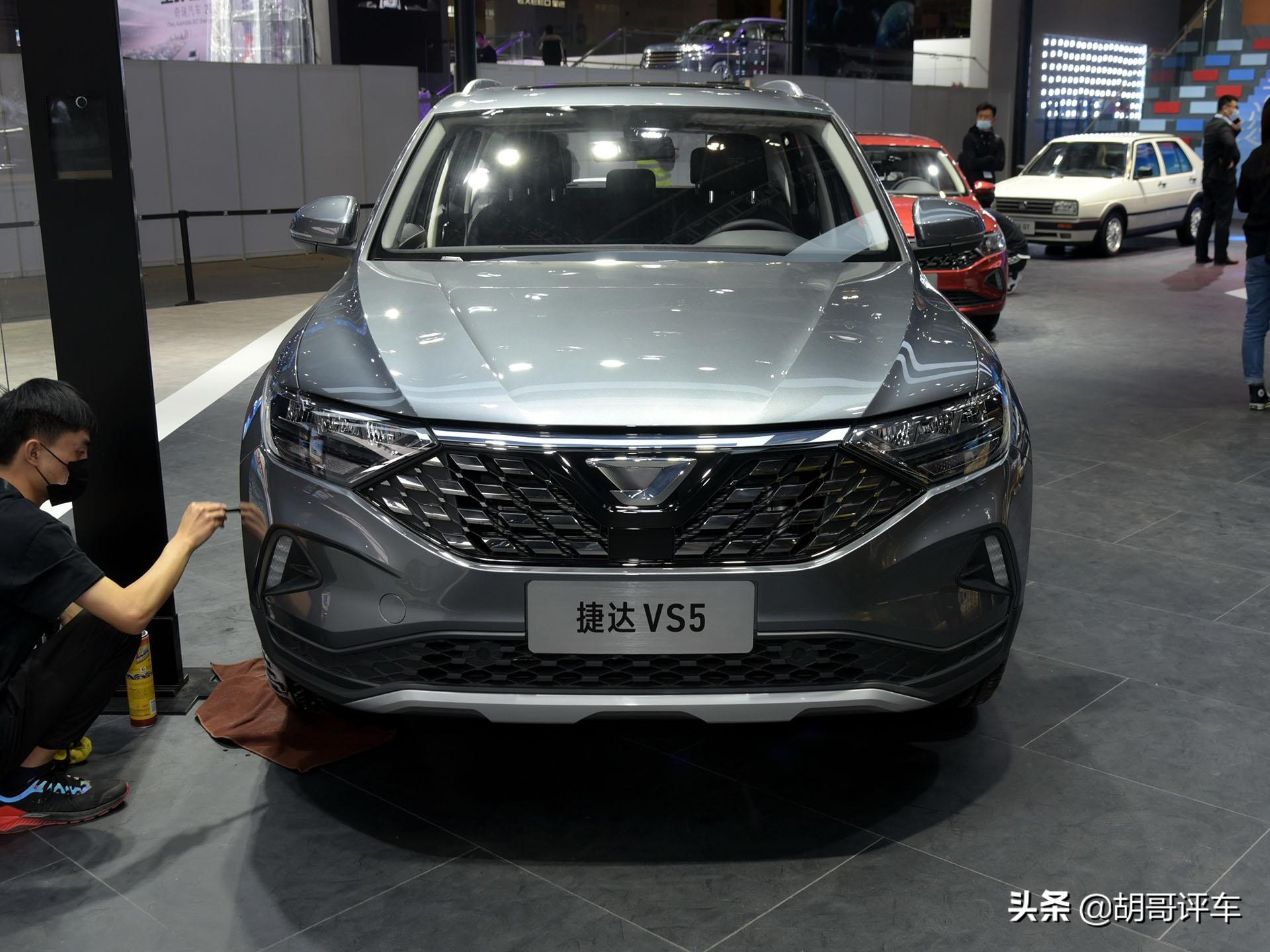 紧凑suv油耗低至6.9L，空间吊打Q3，颜值不错，实拍捷达VS5