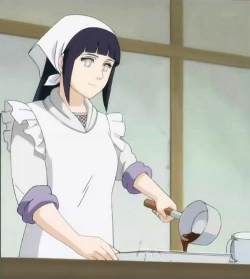 太子妃之所以叫太子妃是因为他的鸣人的老婆,鸣人看到雏田在水中练习