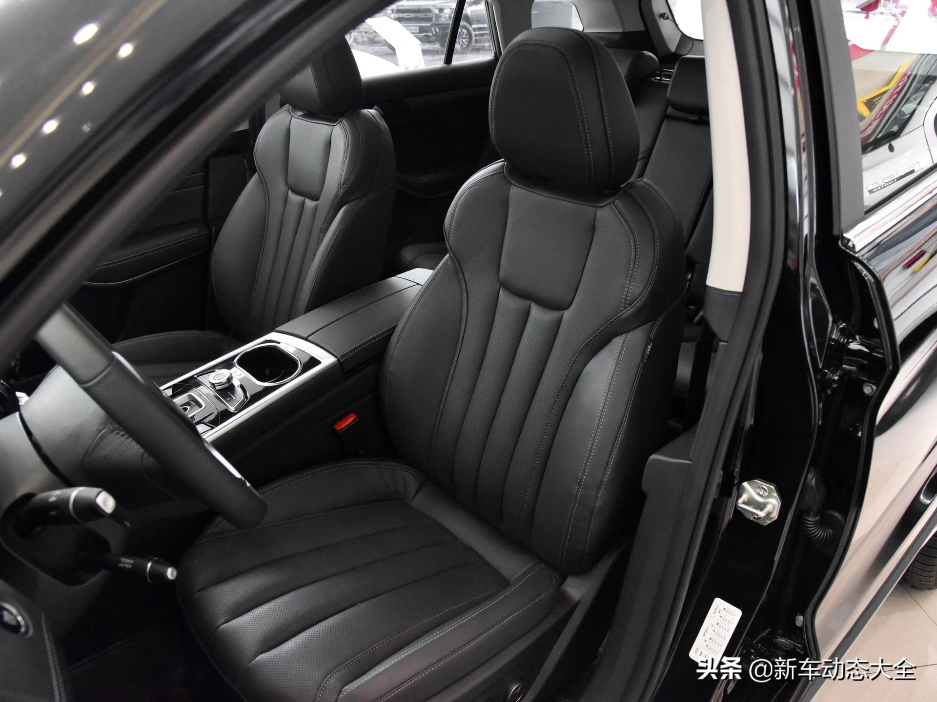 超低价高配置合资SUV，空间大全景影像性价比领先，实拍福特领界