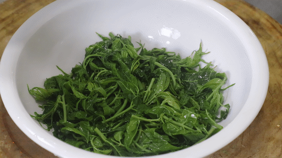 鲜香味美的凉拌香椿，活在童年回忆的一道夏季凉拌菜
