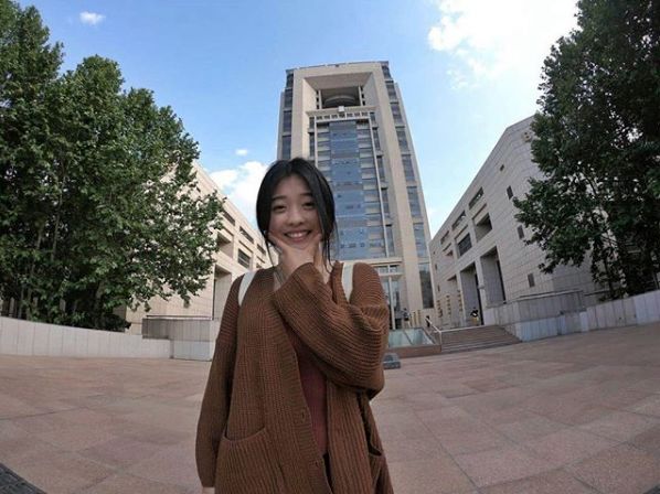 台湾女生在大陆成功“办证” 开心到模糊