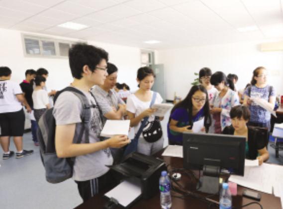 大学生“请假理由”千奇百怪，相亲结婚一条龙，老师无奈只能同意