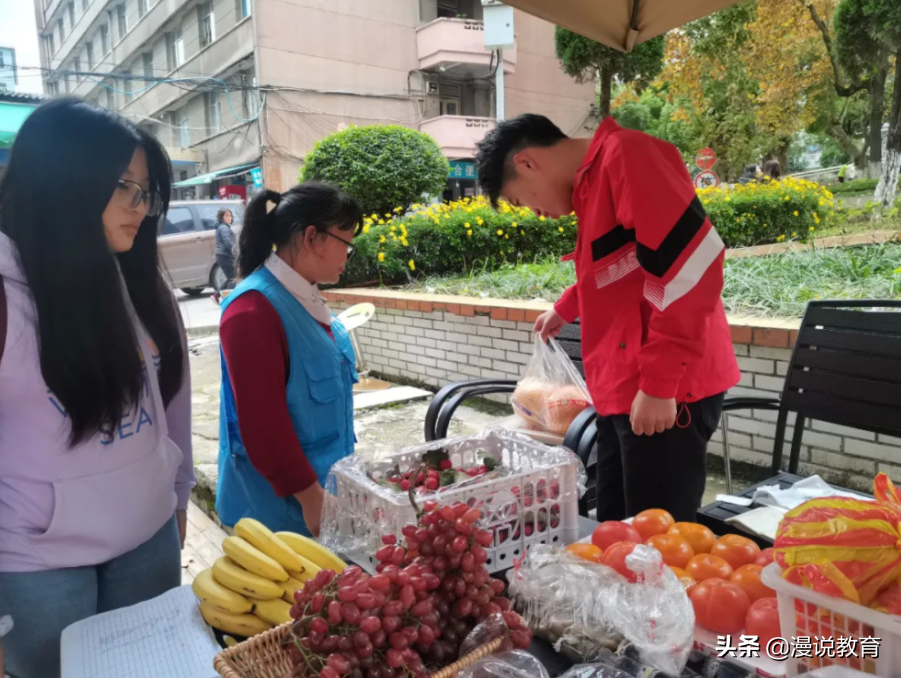 大学生每月生活费1000元，到底够不够用？看了大学生开支就明白