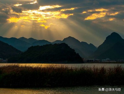 赞美祖国壮丽山河的话：五岳山川，巍巍耸立，那是祖国不屈的脊梁