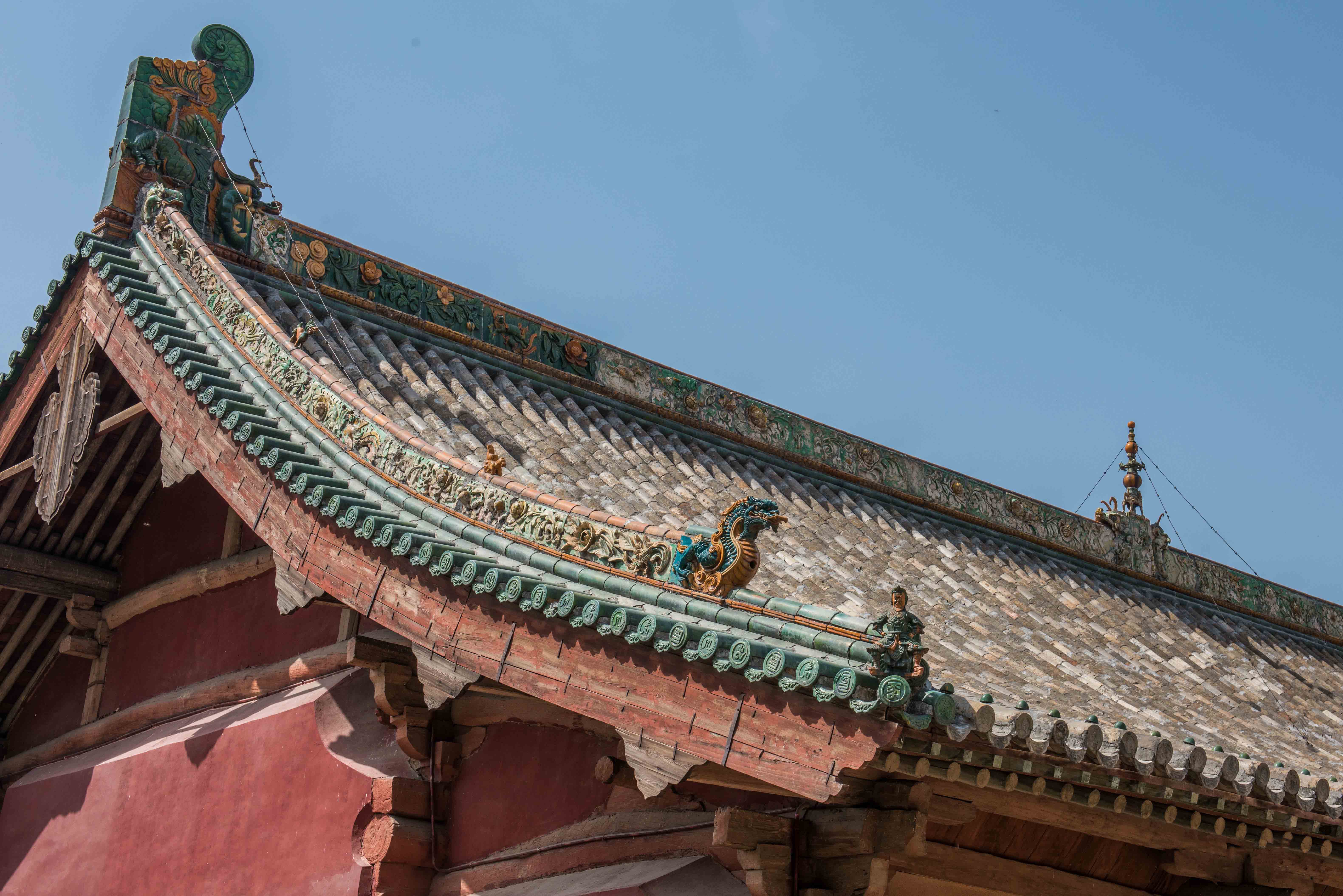 硬山屋顶和悬山屋顶都是两坡顶(中国传统古建筑屋)