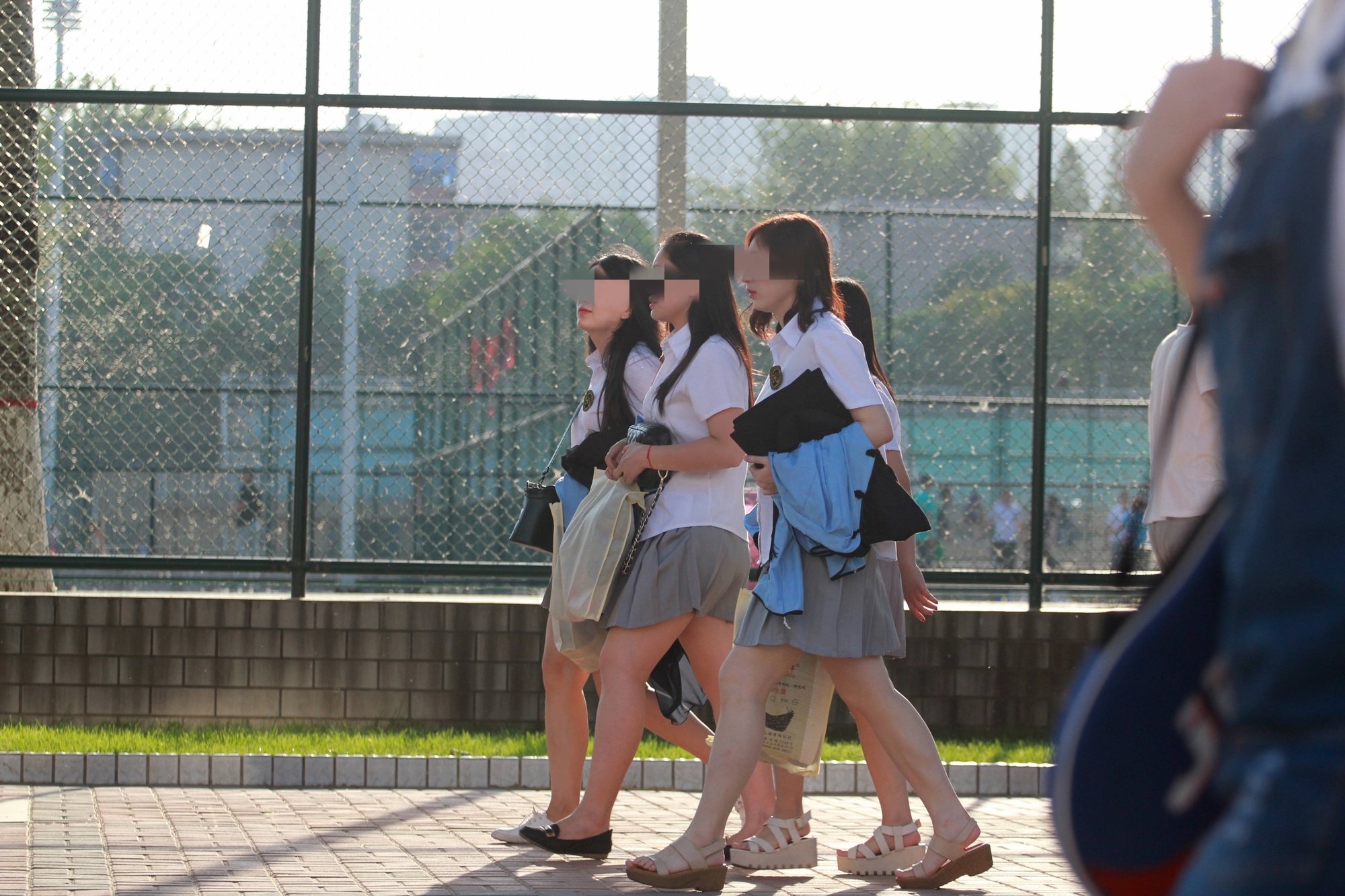 为什么“大学生子”屡屡出现？