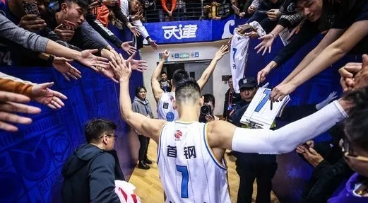 为什么美国球员要来cba(很多NBA球员想加入CBA，对球迷而言，这是一件大好事)