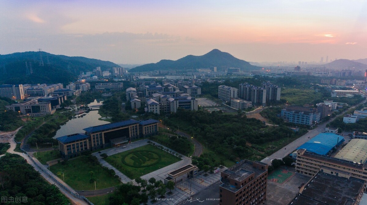 这四所大学位于新一线大城市，未来可选择留在当地，工资待遇高