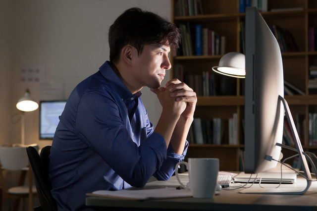 这个世界上所有牛批的人，其实背后都有“加班”的味道