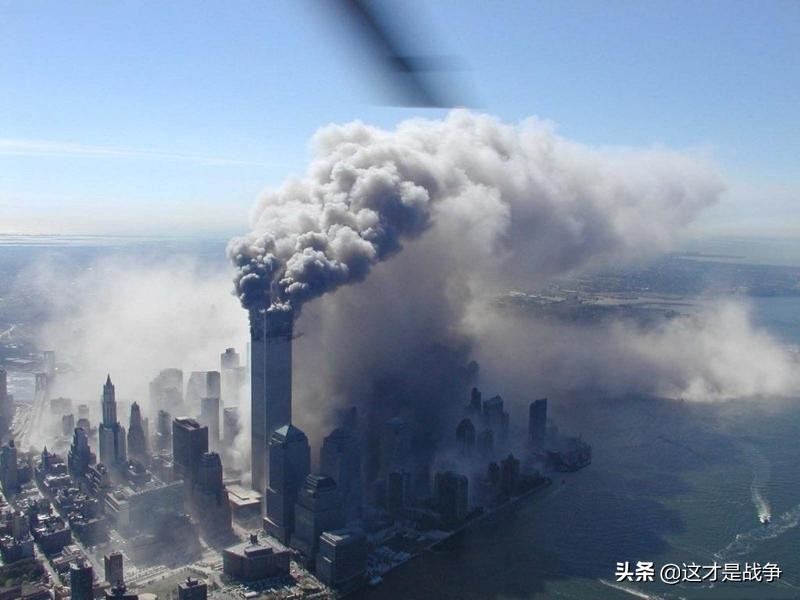 纽约又摔飞机了，全美国都喊911再现，当年这事影响了整个世界