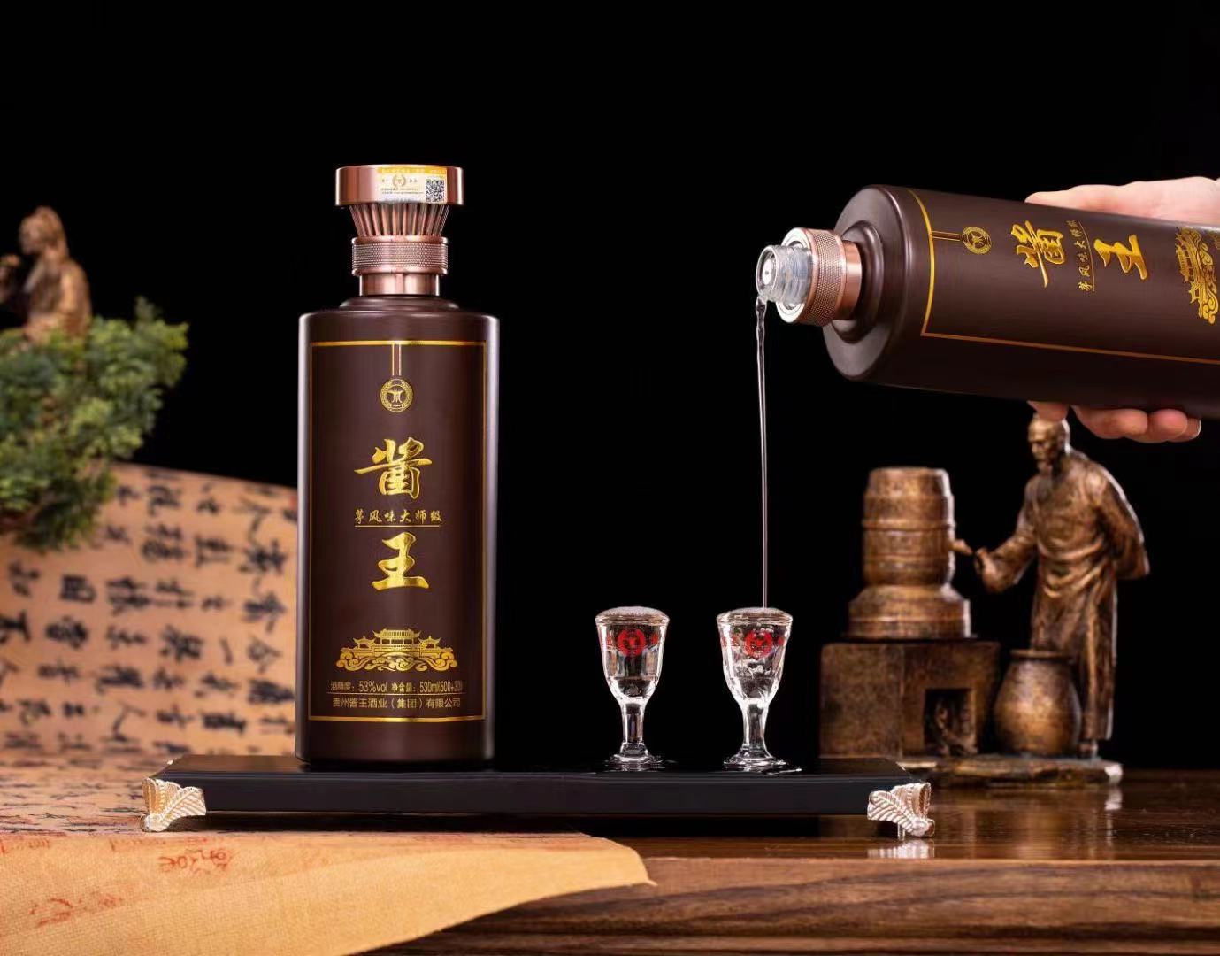 我有一壶老酒 不诉清风 不与明月 只为旧人归，多年以后你我仍是旧友